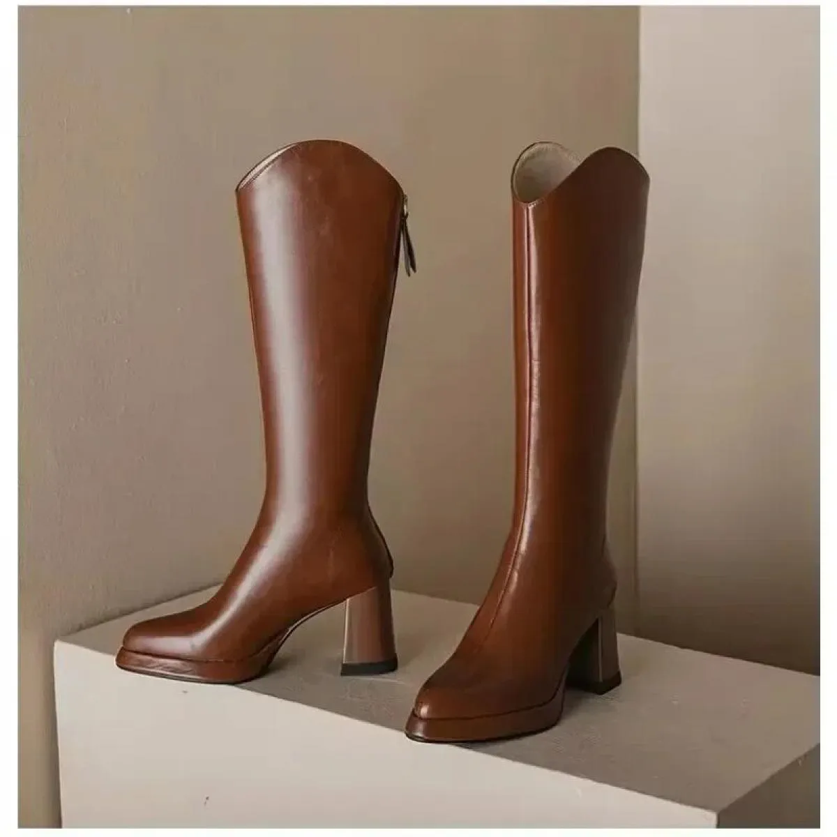 2024 moda tacco quadrato scarpe da donna Pu metà polpaccio moderno inverno cerniera a punta tacco alto tinta unita donne di gran
