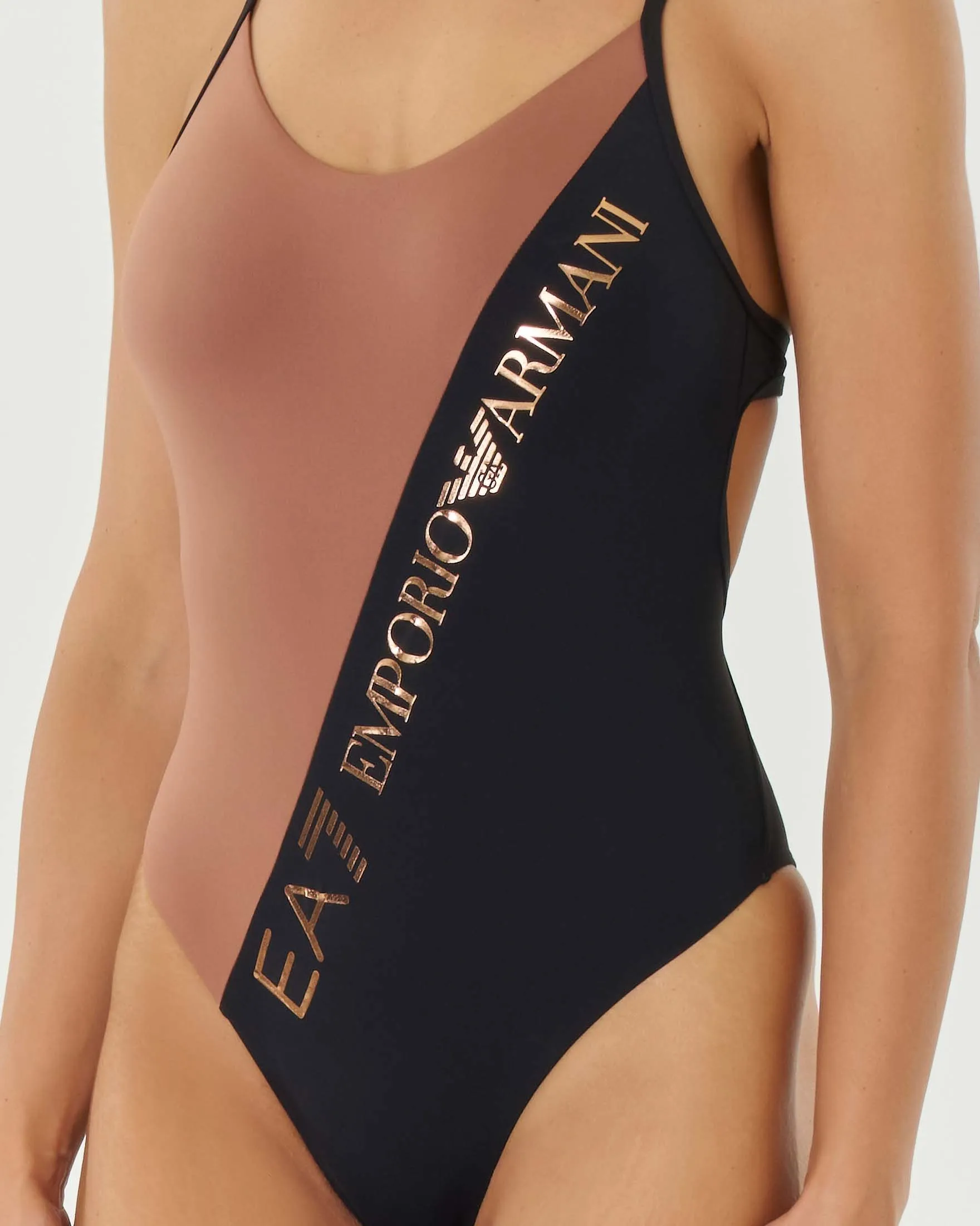 Costume intero cammello e nero con maxi logo frontale metallizzato bronzo ed incrocio sul retro