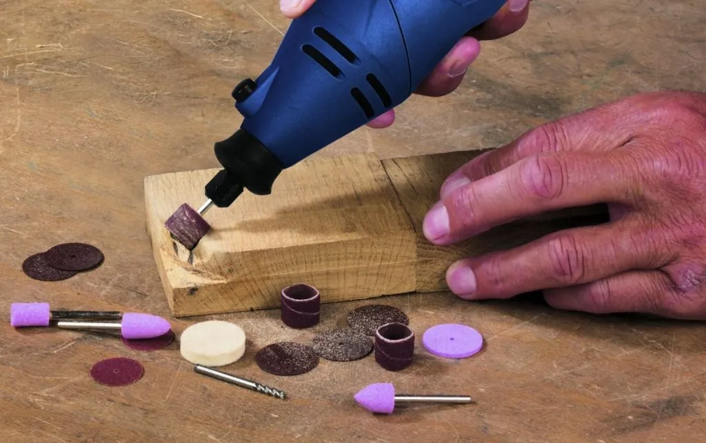 FERM CTM1017 - Mini smerigliatrice portatile con flessibile 160 W, velocità a vuoto 8000-35000 rpm, 40 accessori inclusi