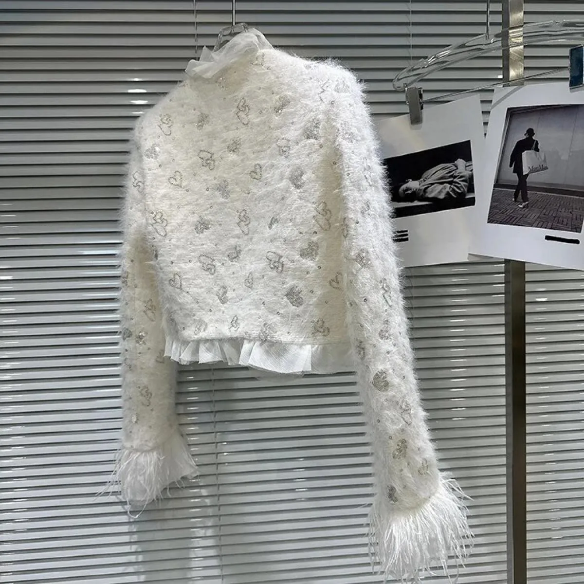 Giacca corta in pile di visone con bottoni di diamanti e acqua di fiori di High Street più recente del 2023