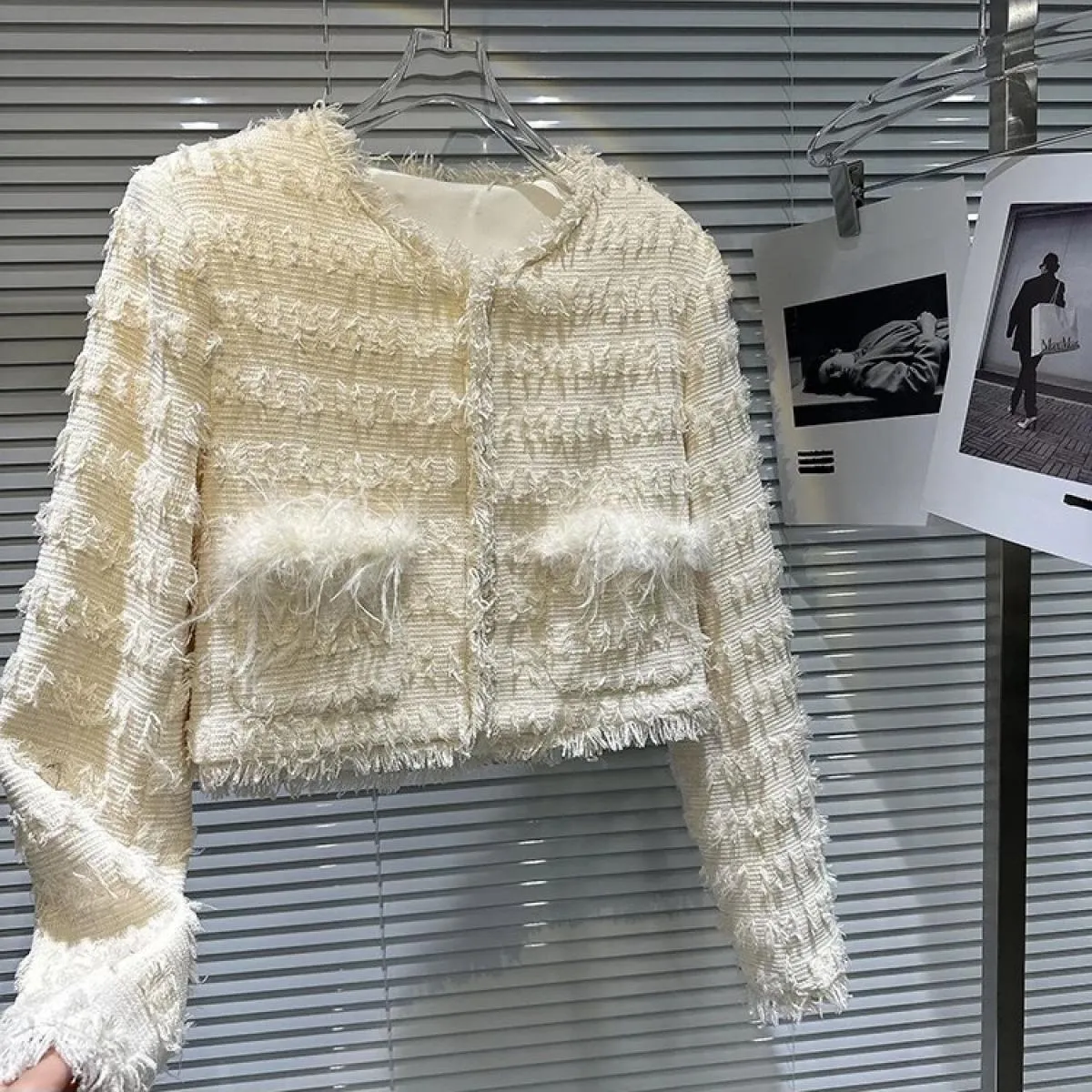 Giacca corta in tweed a maniche lunghe con capelli di struzzo impiombato da donna di High Street più nuova del 2023