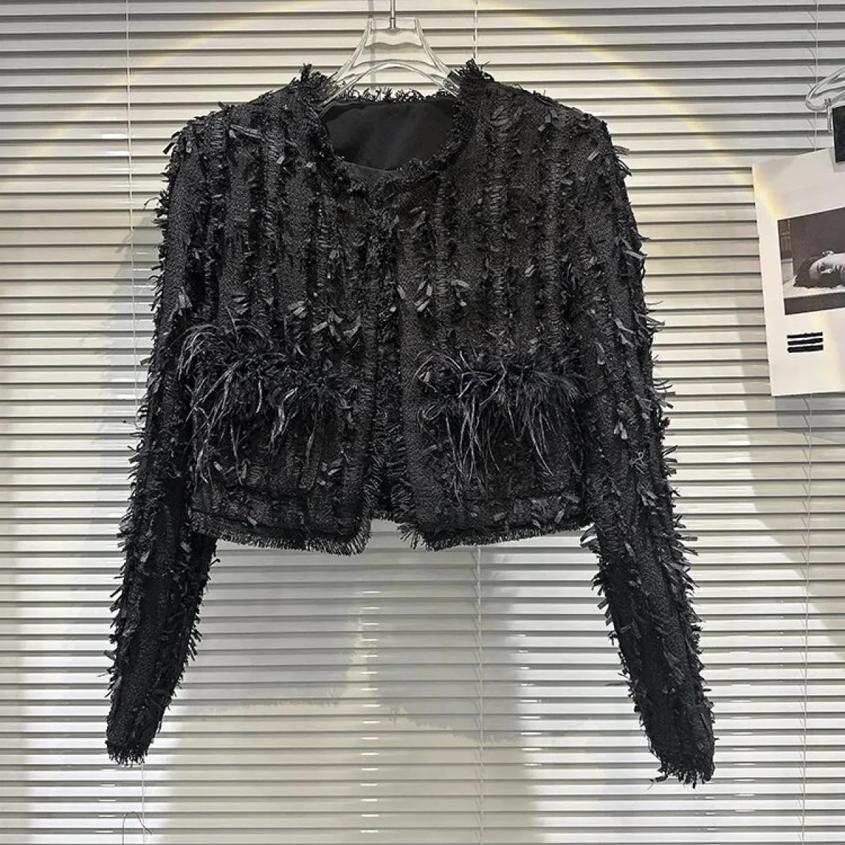 Giacca corta in tweed a maniche lunghe con capelli di struzzo impiombato da donna di High Street più nuova del 2023