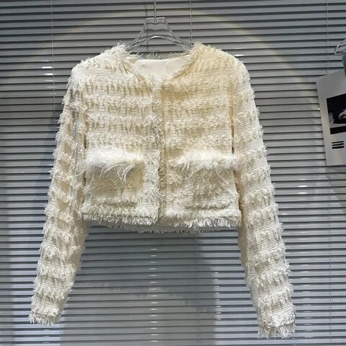 Giacca corta in tweed a maniche lunghe con capelli di struzzo impiombato da donna di High Street più nuova del 2023