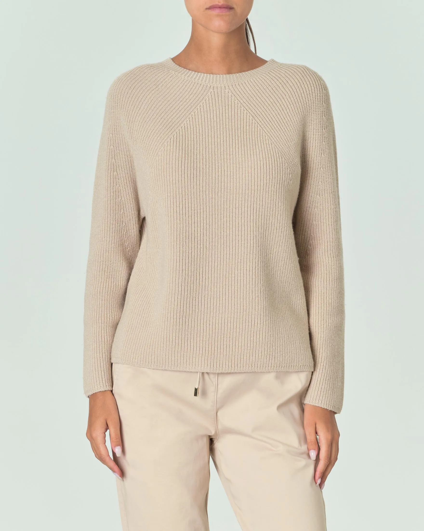Maglia color cacha in lana vergine lavorato a punto pannocchia con maniche raglan