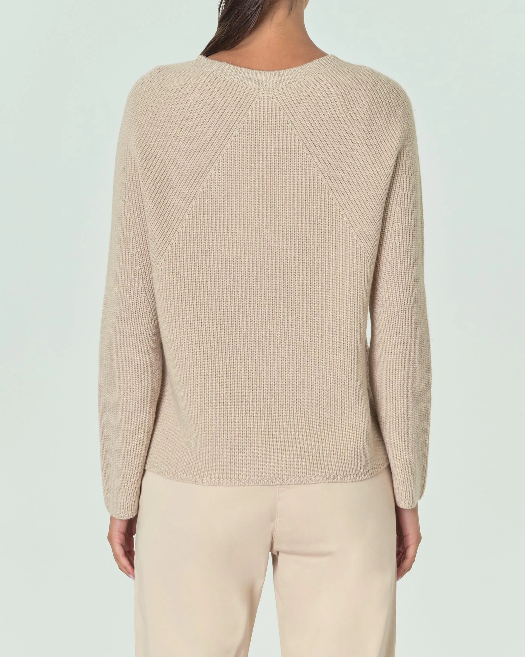 Maglia color cacha in lana vergine lavorato a punto pannocchia con maniche raglan