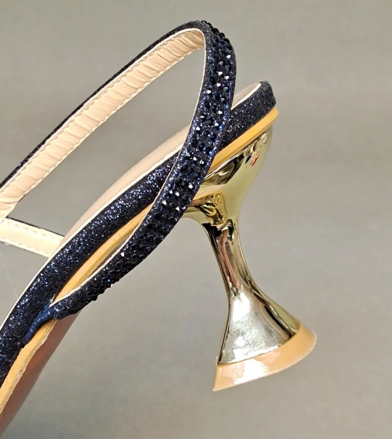 Qsgfc 2022 Ultime Royal Blue Midheel Moda elegante Accessori con strass Punta a punta Scarpe da donna Borsa Set Pompe