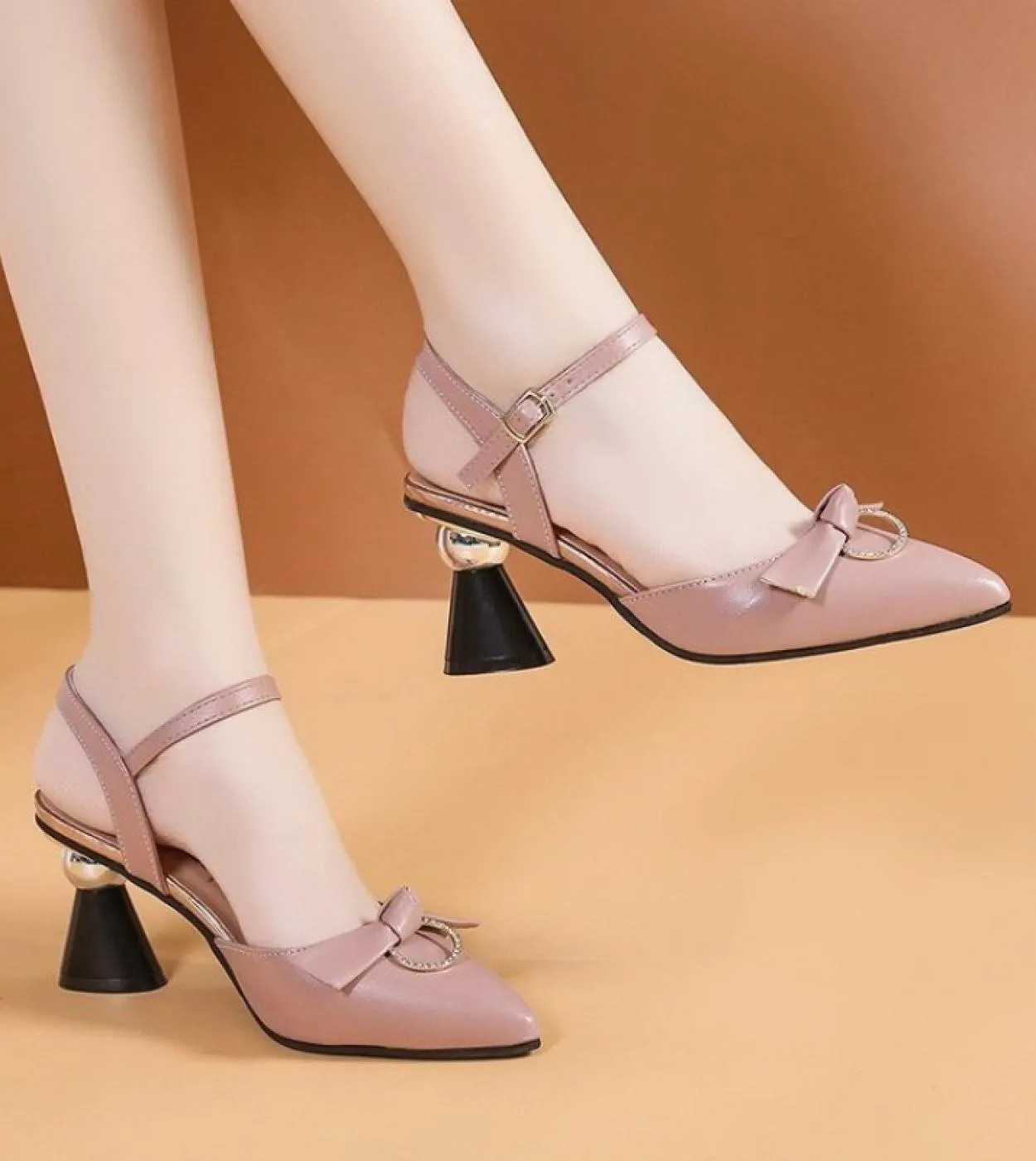 Scarpe da donna 2022 Baotou Sandali con punta a punta Estate Nuovi tacchi alti Stiletto femminile Moda con fiocco Scarpe vuote i