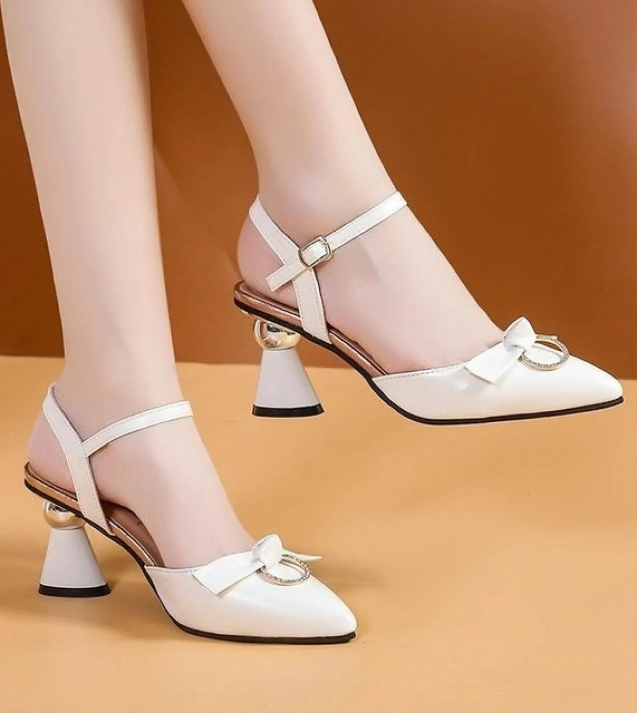 Scarpe da donna 2022 Baotou Sandali con punta a punta Estate Nuovi tacchi alti Stiletto femminile Moda con fiocco Scarpe vuote i