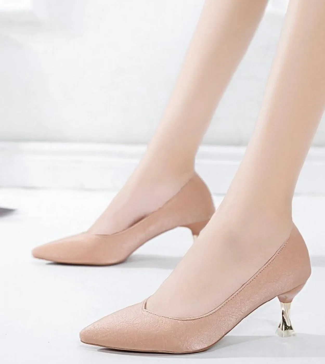 Tacchi alti da donna 2022 Nuovo stile a punta Bocca poco profonda Moda semplice Scarpe a spillo Zapatos De Mujer Pompe