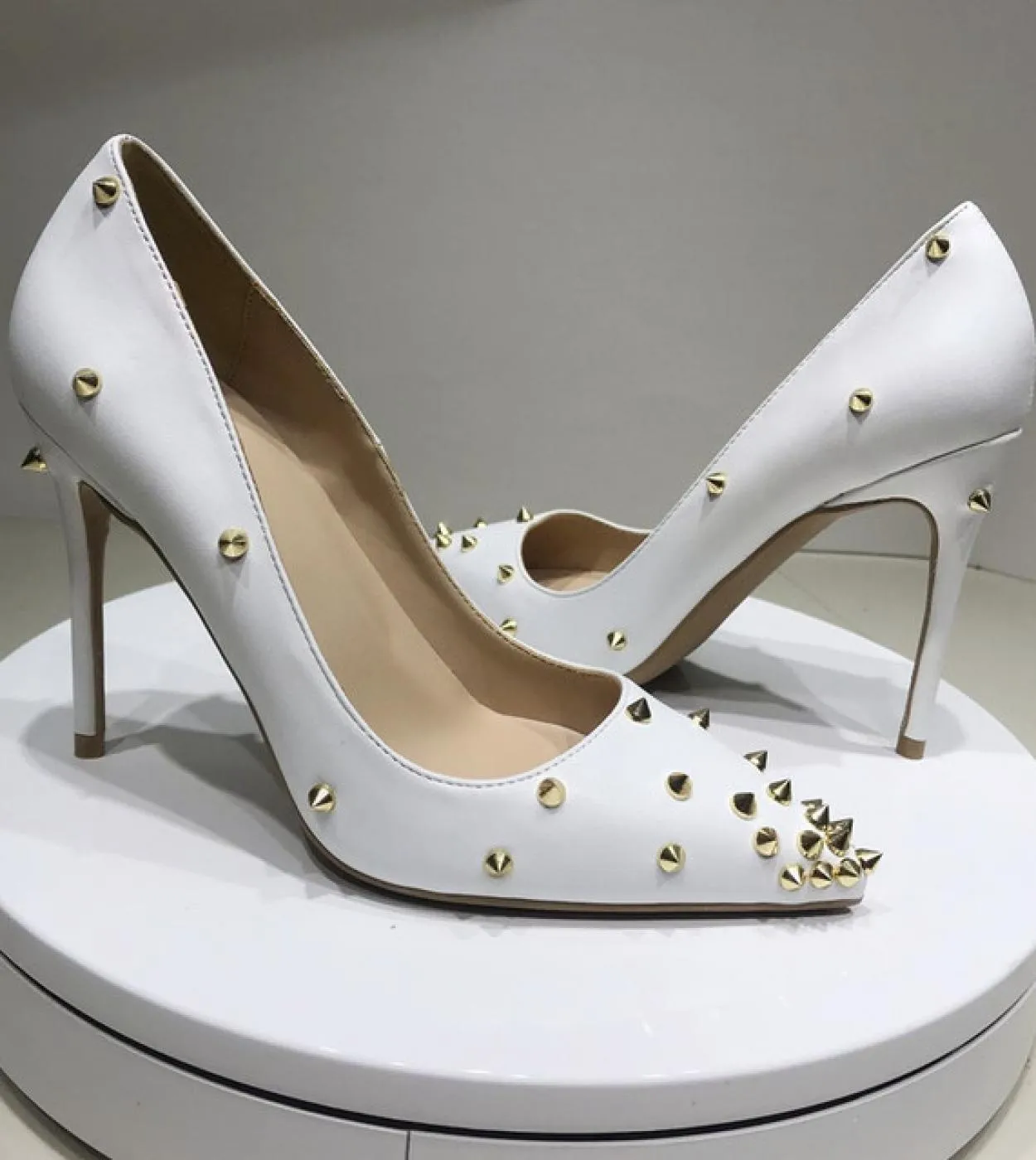Tikicup Bianco Opaco Donna Spikes Punta a punta Tacco alto Scarpe da festa Rivetti sporadici Borchie Slip On Stiletto Pumpswomen