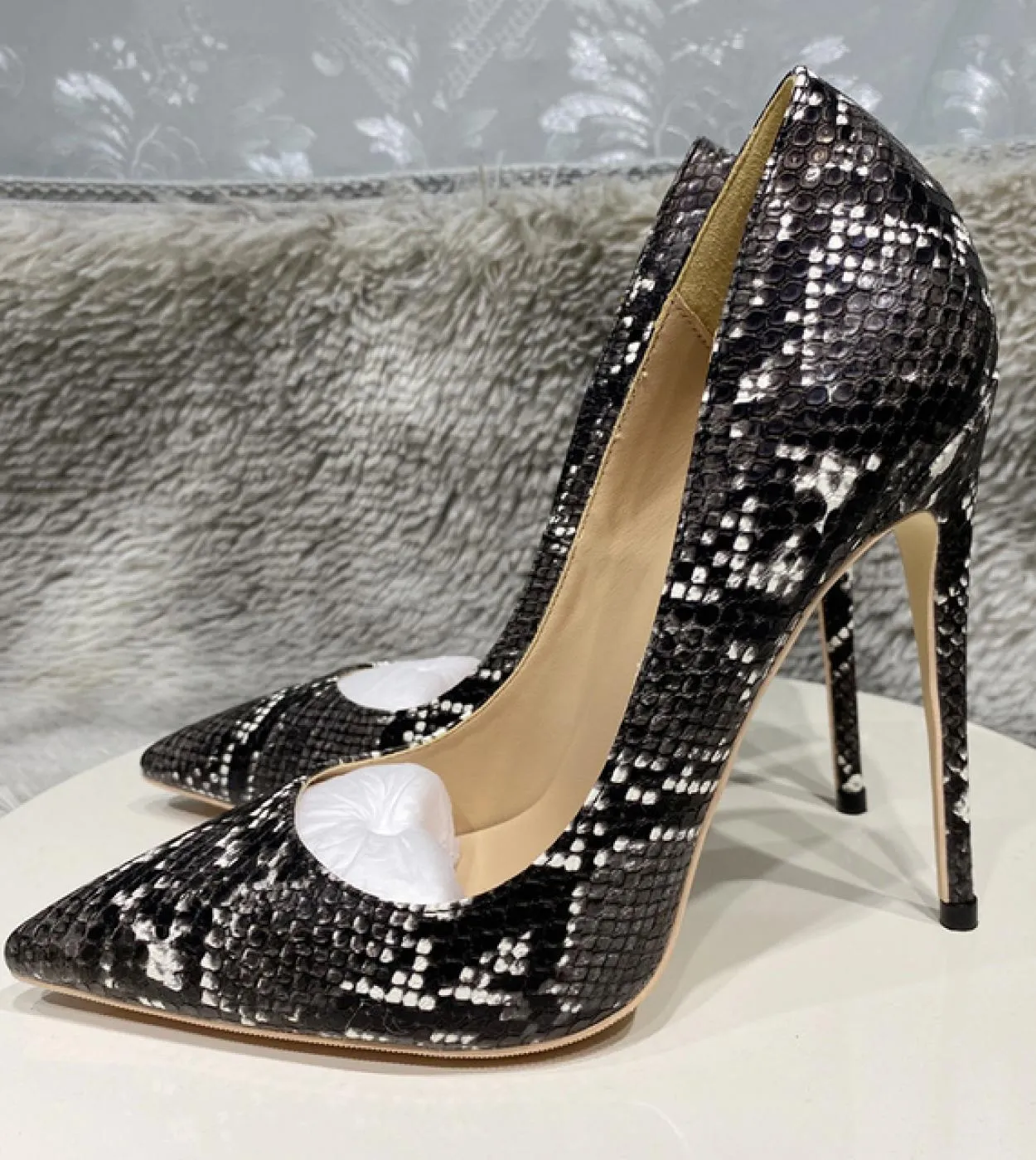 Tikicup Nero Bianco Pelle di Serpente Modello In Rilievo Donne Punta A Punta Scarpe Tacco Alto Per Il Partito Slip On Vestito Po