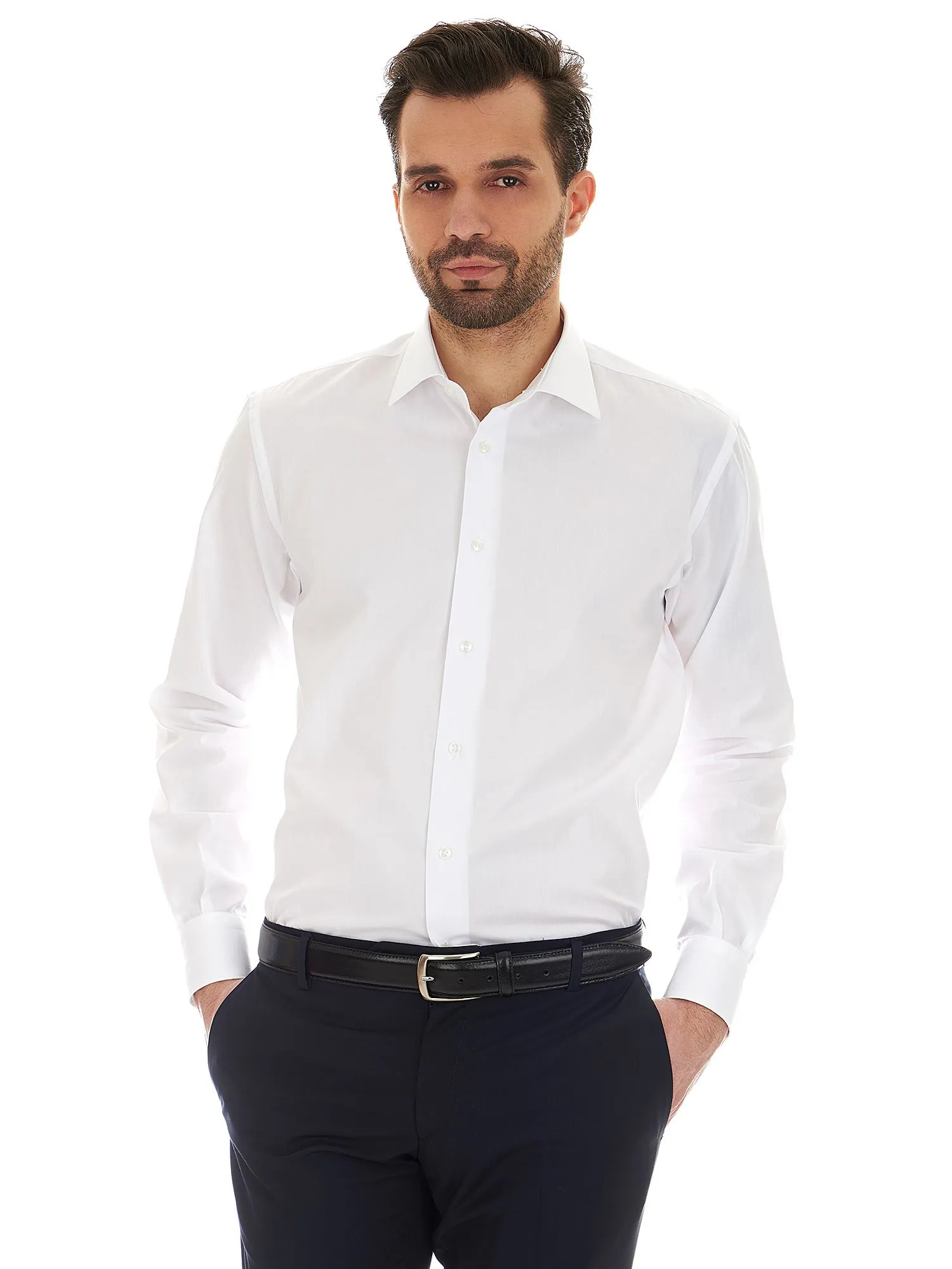 White shirt with classic collar and loose fit